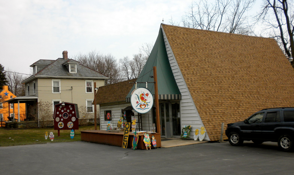 Souvenir shop in Lancaster County selling hex signs. Source: Wikipedia
